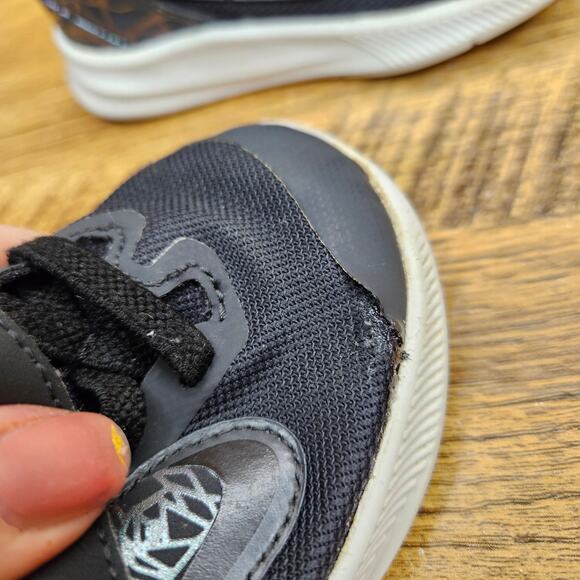 Nike Downshifter 9 Rebel Black hook loop sneaker sz 5 child - Picture 12 of 12